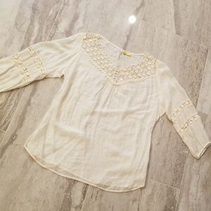 Light weight gauze lace trim shirt